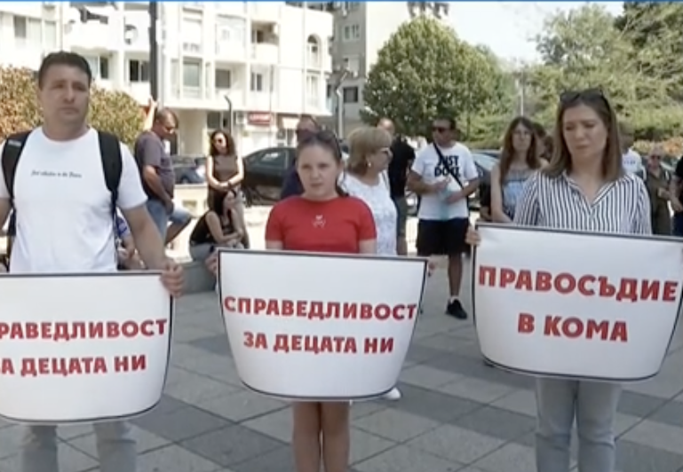 Протест за пострадалите от АТВ в Слънчев бряг